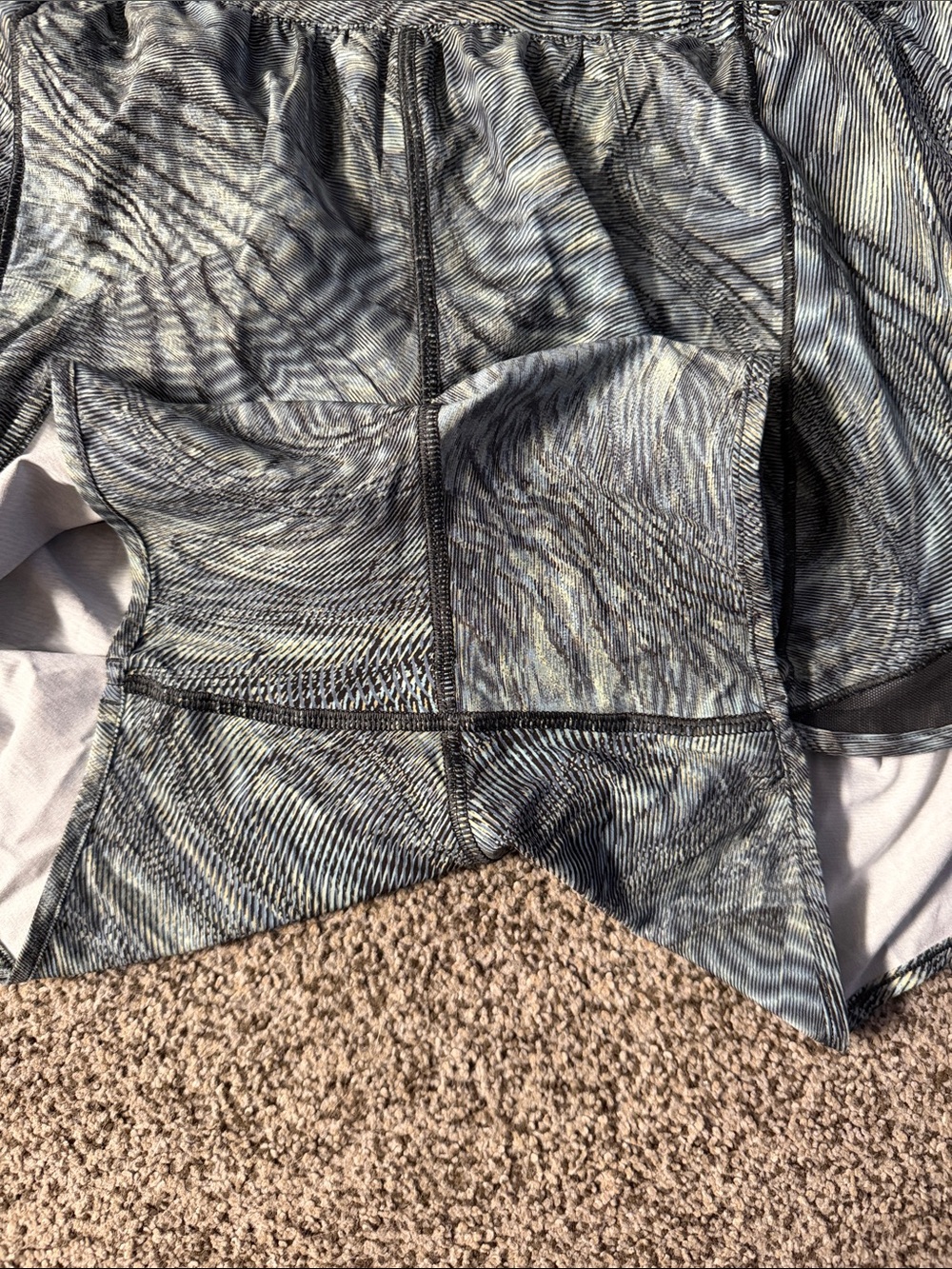 Lululemon Hotty Hot Shorts 4” - Picture 6 of 6